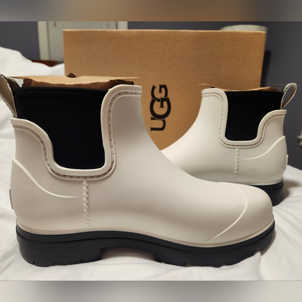 NEW Ugg Droplet Rain Boots, Size 7